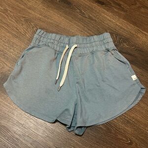 Vuori Women’s Halo Performance Short 2.0 in sea glass heather size small